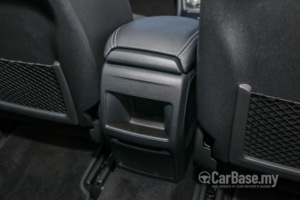 Mercedes-Benz GLA X156 Facelift (2017) Interior