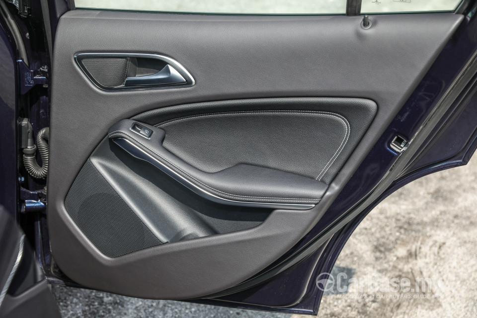 Mercedes-Benz GLA X156 Facelift (2017) Interior