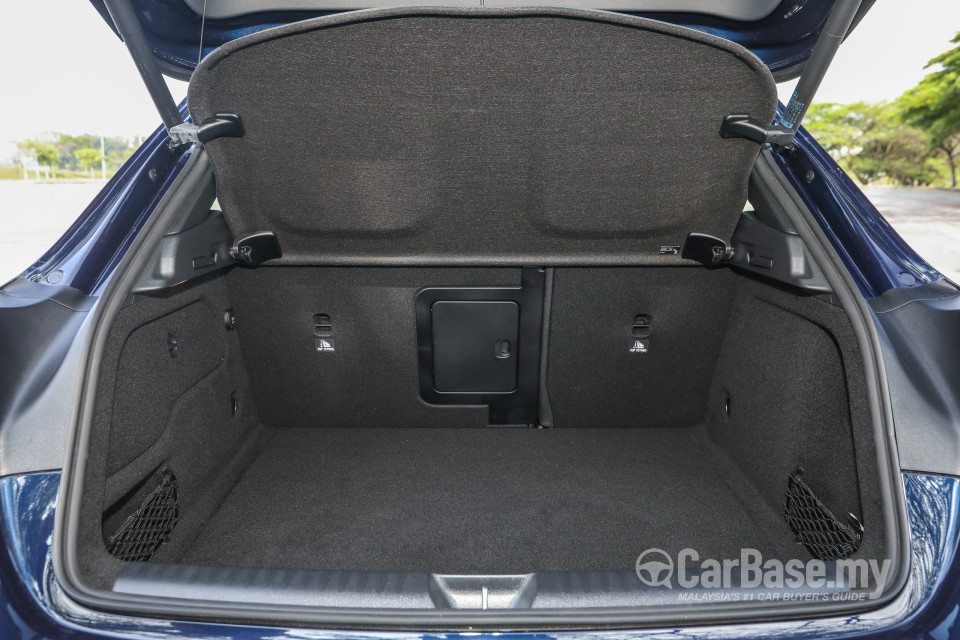 Mercedes-Benz GLA X156 Facelift (2017) Interior