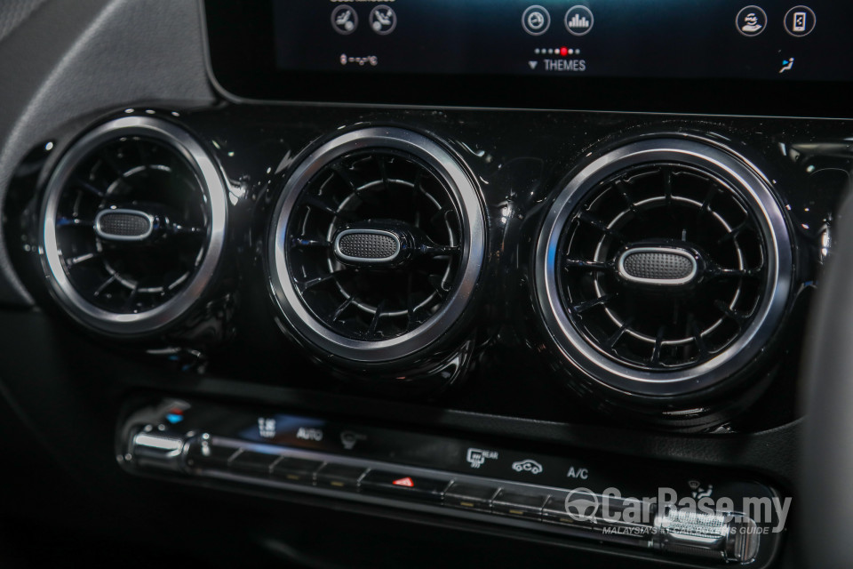 Mercedes-Benz GLA H247 (2020) Interior