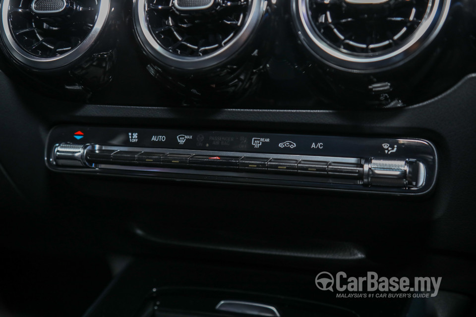 Mercedes-Benz GLA H247 (2020) Interior