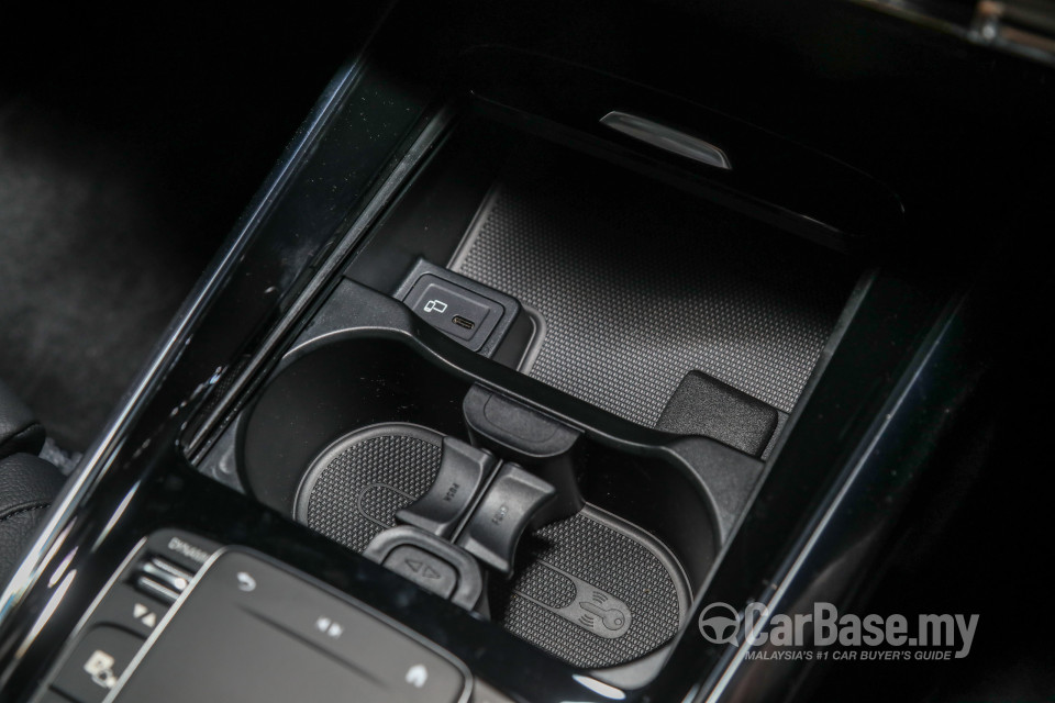 Mercedes-Benz GLA H247 (2020) Interior