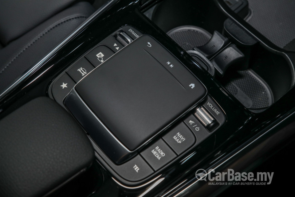 Mercedes-Benz GLA H247 (2020) Interior