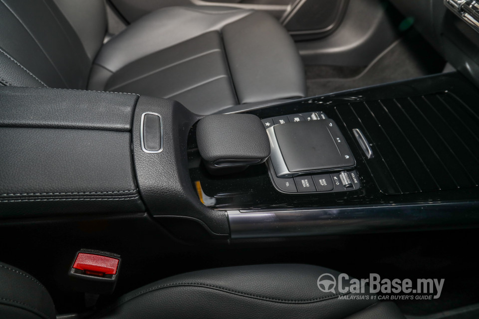 Mercedes-Benz GLA H247 (2020) Interior