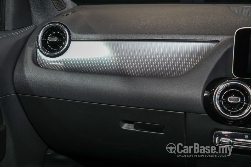 Mercedes-Benz GLA H247 (2020) Interior
