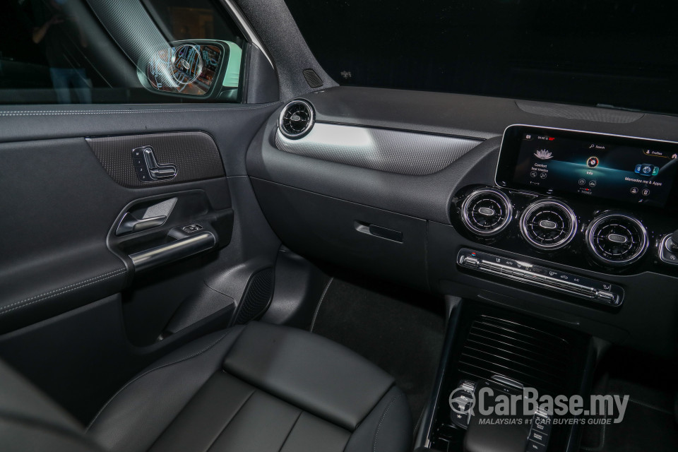 Mercedes-Benz GLA H247 (2020) Interior