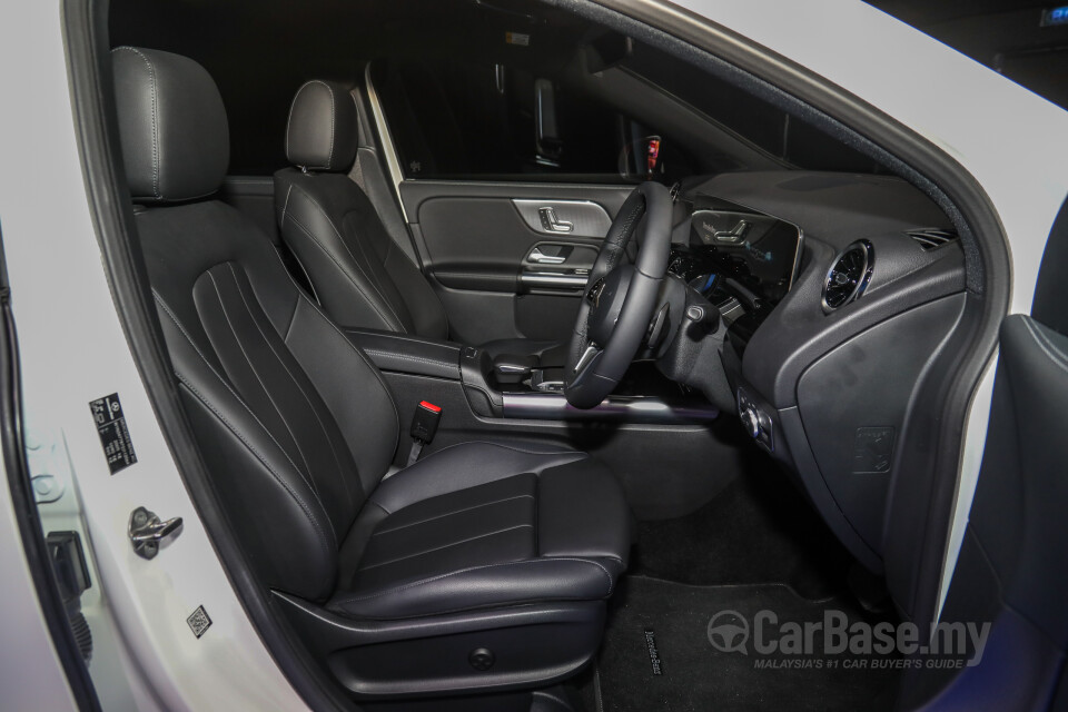 Nissan Navara D23 Facelift (2021) Interior