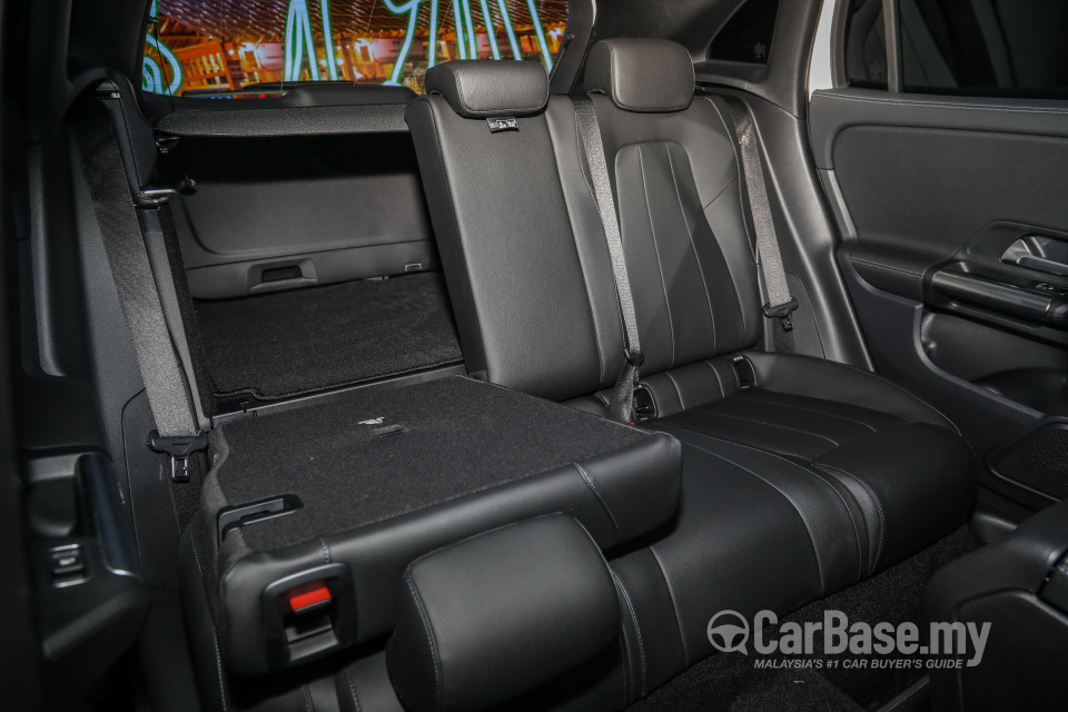 Mercedes-Benz GLA H247 (2020) Interior