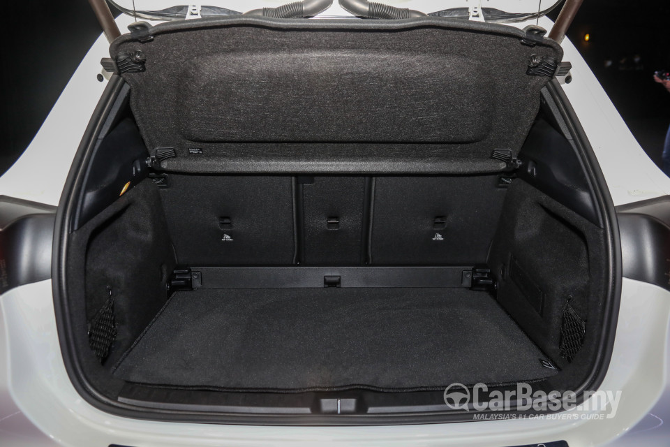 Mercedes-Benz GLA H247 (2020) Interior