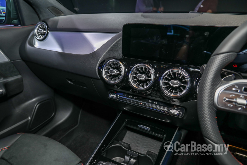 Mercedes-Benz GLA H247 (2020) Interior