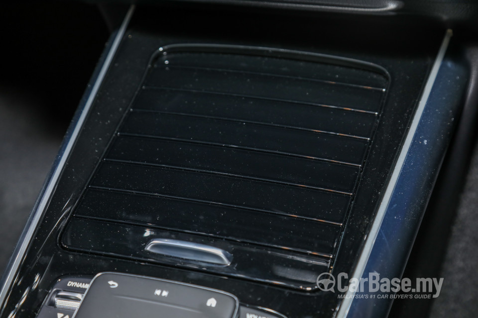 Mercedes-Benz GLA H247 (2020) Interior