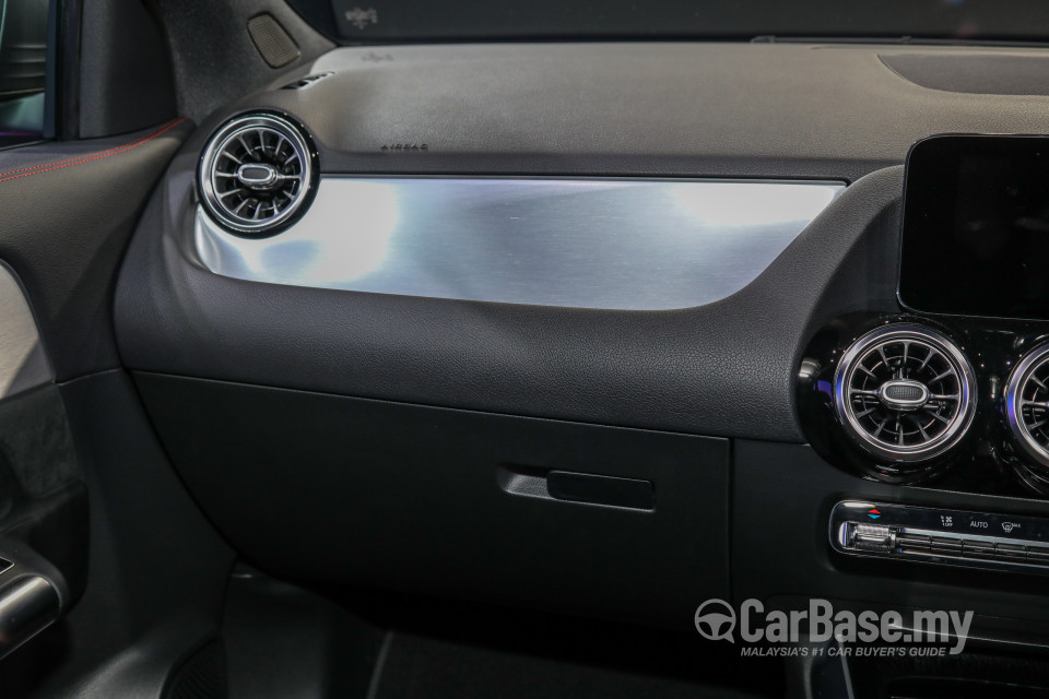 Mercedes-Benz GLA H247 (2020) Interior