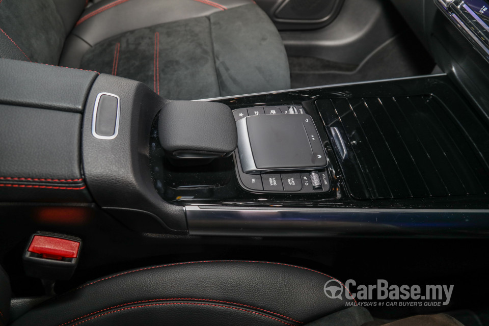 Mercedes-Benz GLA H247 (2020) Interior
