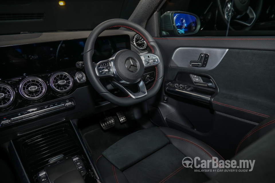 Mercedes-Benz GLA H247 (2020) Interior