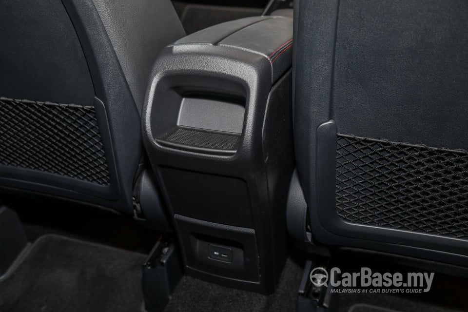 Mercedes-Benz GLA H247 (2020) Interior