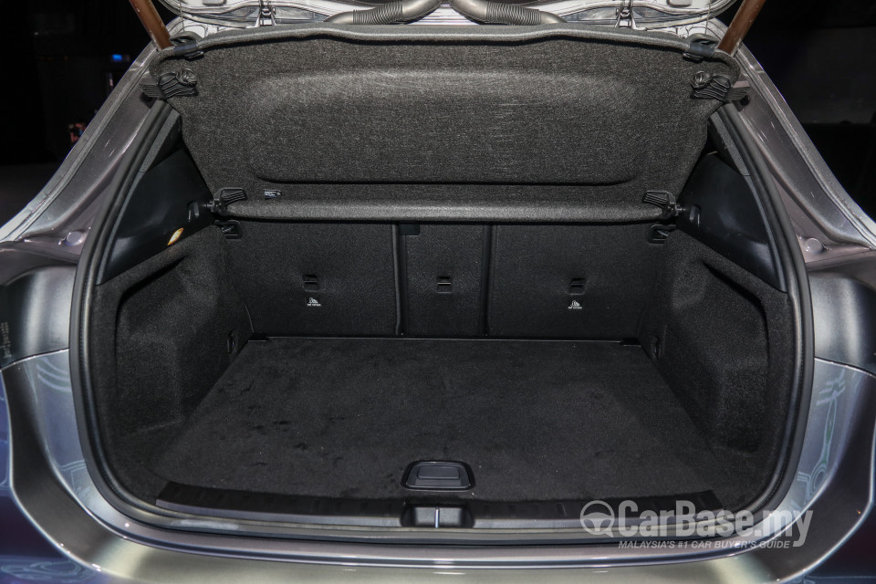 Mercedes-Benz GLA H247 (2020) Interior