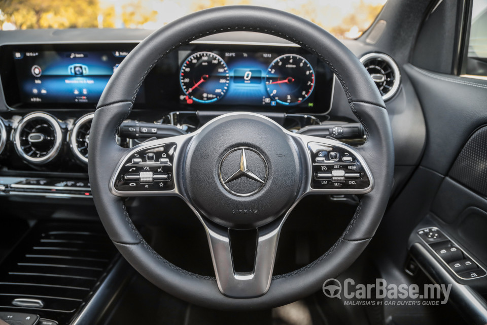 Mercedes-Benz GLA H247 (2020) Interior