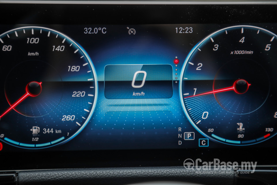 Mercedes-Benz GLA H247 (2020) Interior