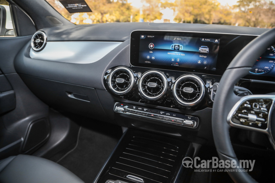 Mercedes-Benz GLA H247 (2020) Interior