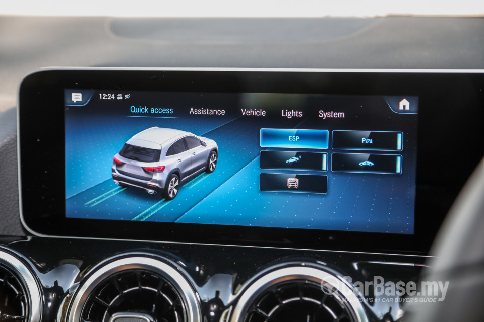 Mercedes-Benz GLA H247 (2020) Interior