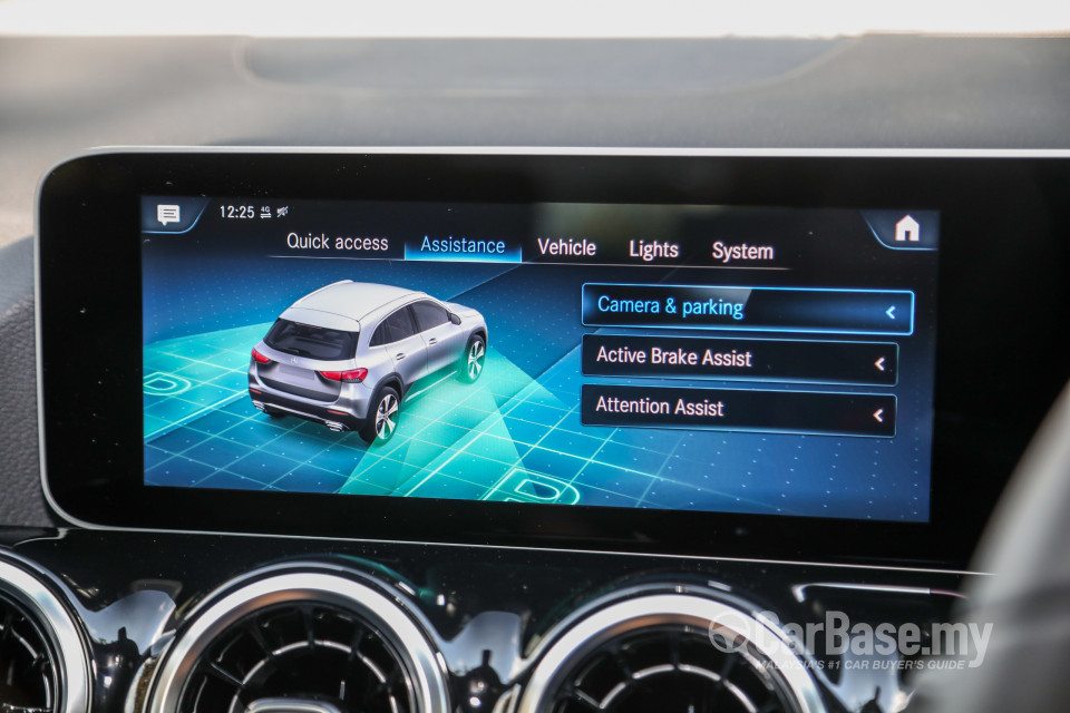 Mercedes-Benz GLA H247 (2020) Interior