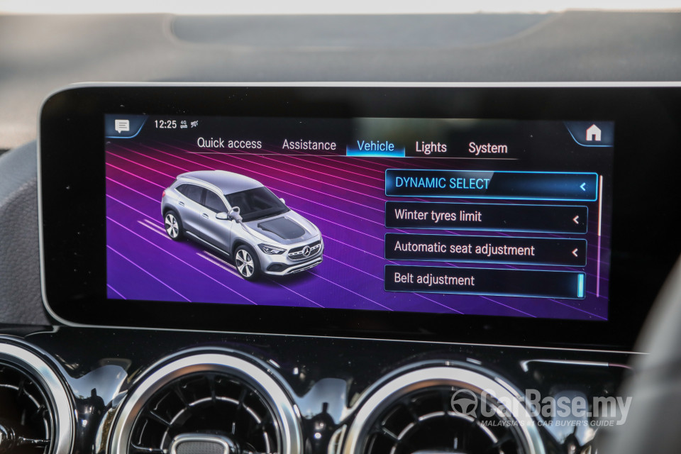 Mercedes-Benz GLA H247 (2020) Interior