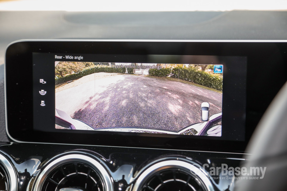 Mercedes-Benz GLA H247 (2020) Interior