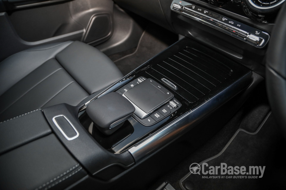 Mercedes-Benz GLA H247 (2020) Interior