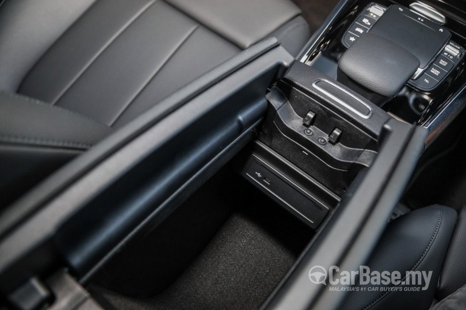 Mercedes-Benz GLA H247 (2020) Interior