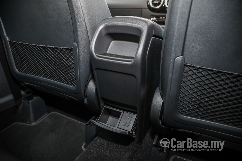 Mercedes-Benz GLA H247 (2020) Interior