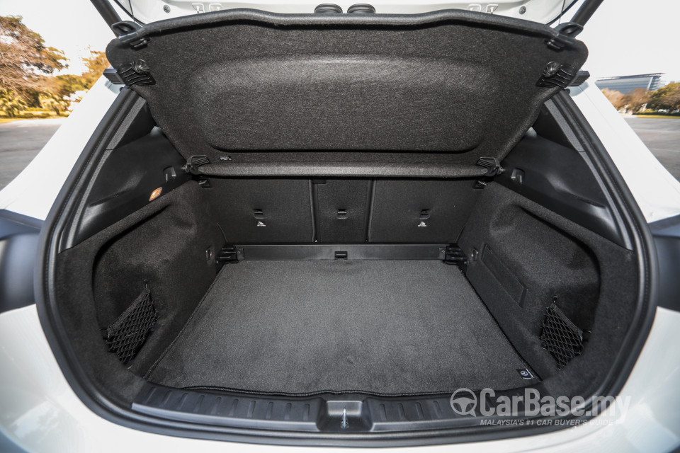 Mercedes-Benz GLA H247 (2020) Interior