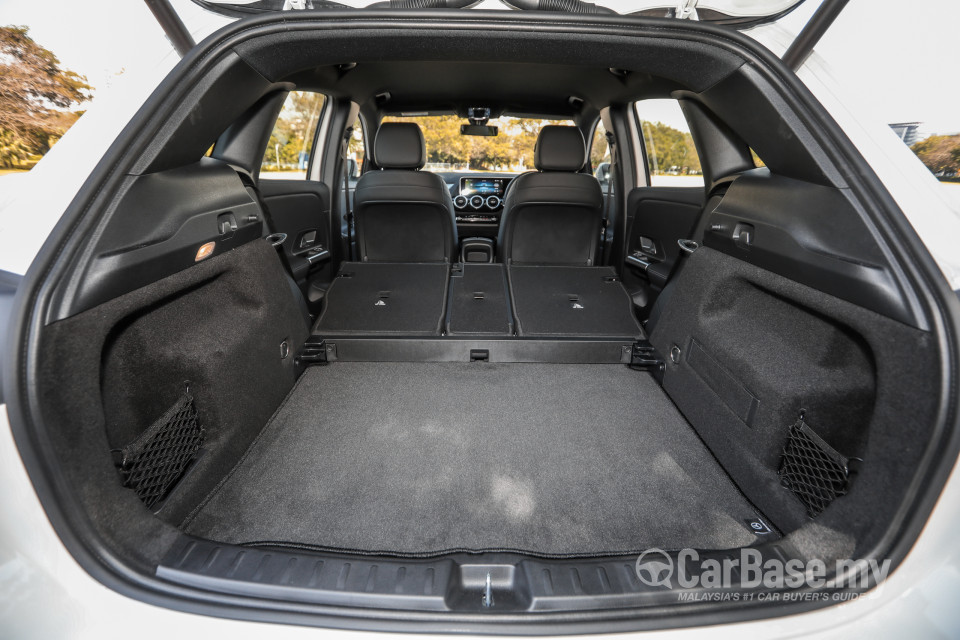 Mercedes-Benz GLA H247 (2020) Interior