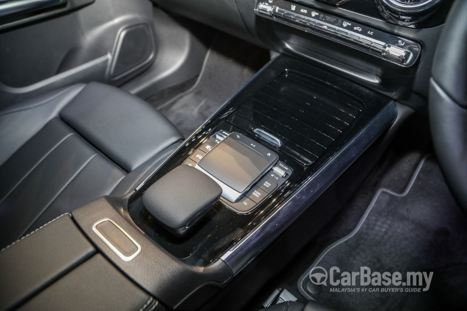 Mercedes-Benz GLA H247 (2020) Interior