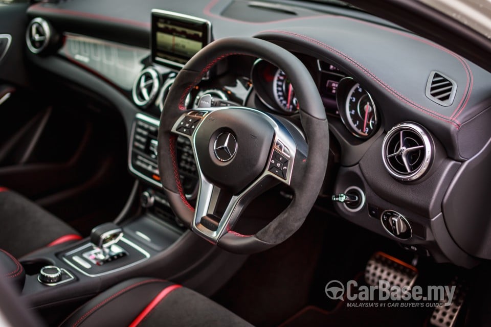 Mercedes-Benz AMG GLA X156 AMG (2014) Interior