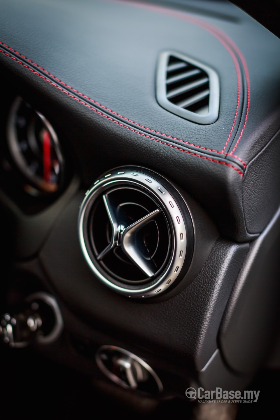 Mercedes-Benz AMG GLA X156 AMG (2014) Interior
