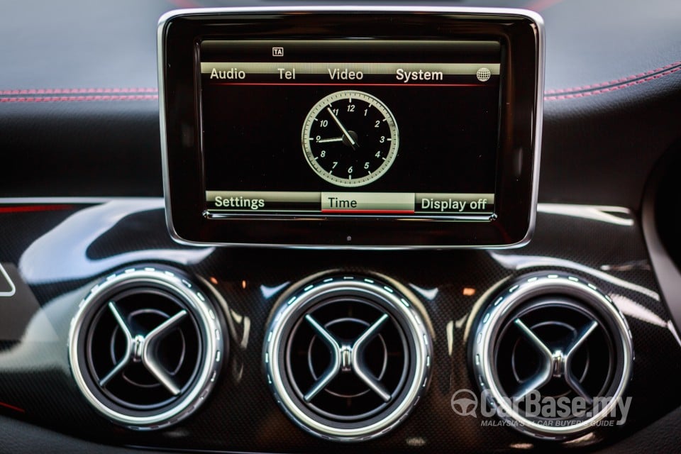 Mercedes-Benz AMG GLA X156 AMG (2014) Interior