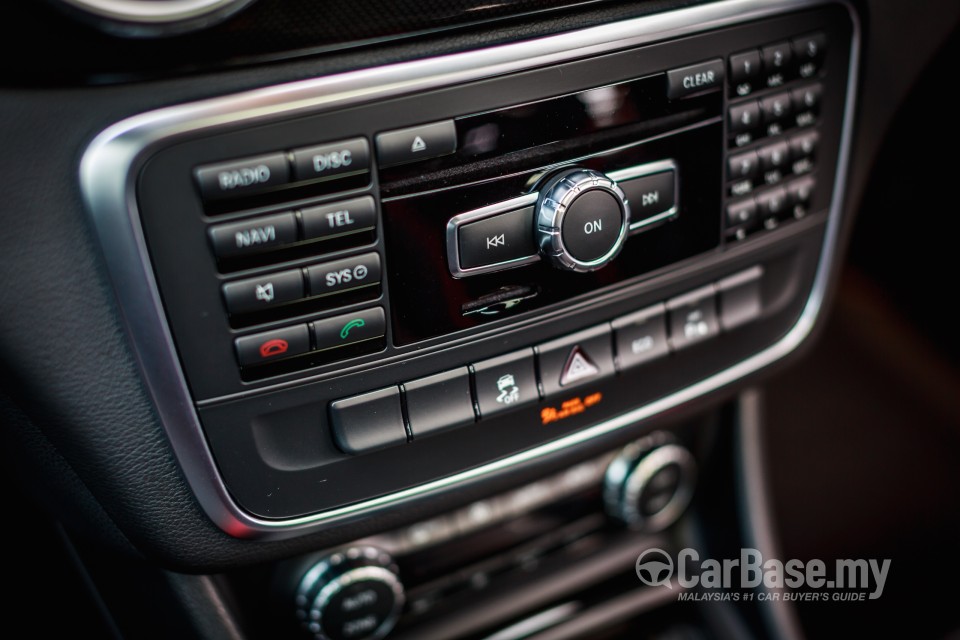 Mercedes-Benz AMG GLA X156 AMG (2014) Interior