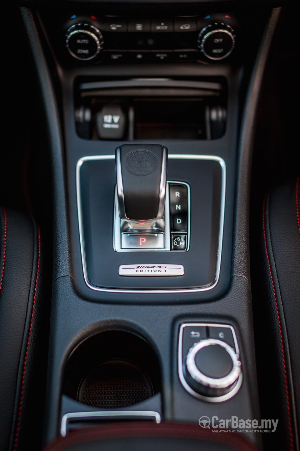 Mercedes-Benz AMG GLA X156 AMG (2014) Interior