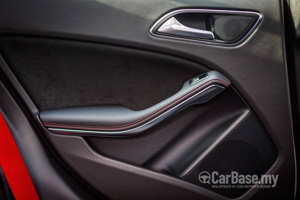 Mercedes-Benz AMG GLA X156 AMG (2014) Interior