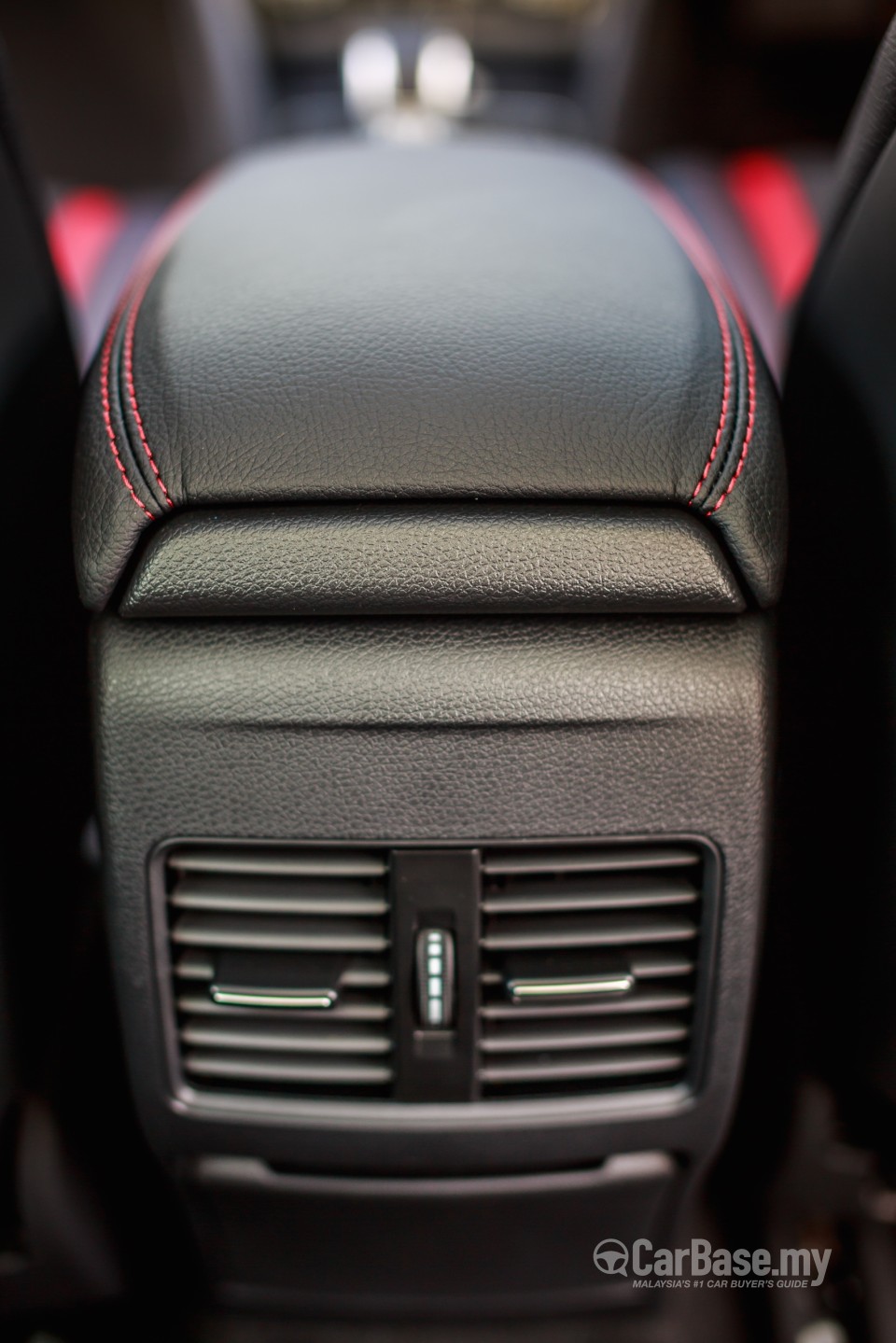 Mercedes-Benz AMG GLA X156 AMG (2014) Interior