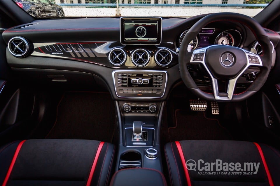 Mercedes-Benz AMG GLA X156 AMG (2014) Interior
