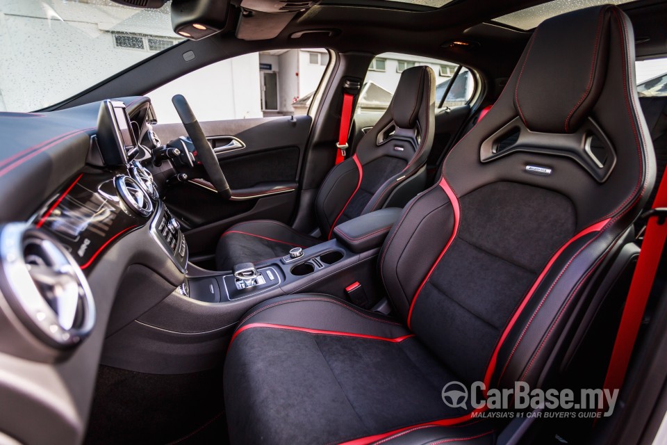 Mercedes-Benz AMG GLA X156 AMG (2014) Interior