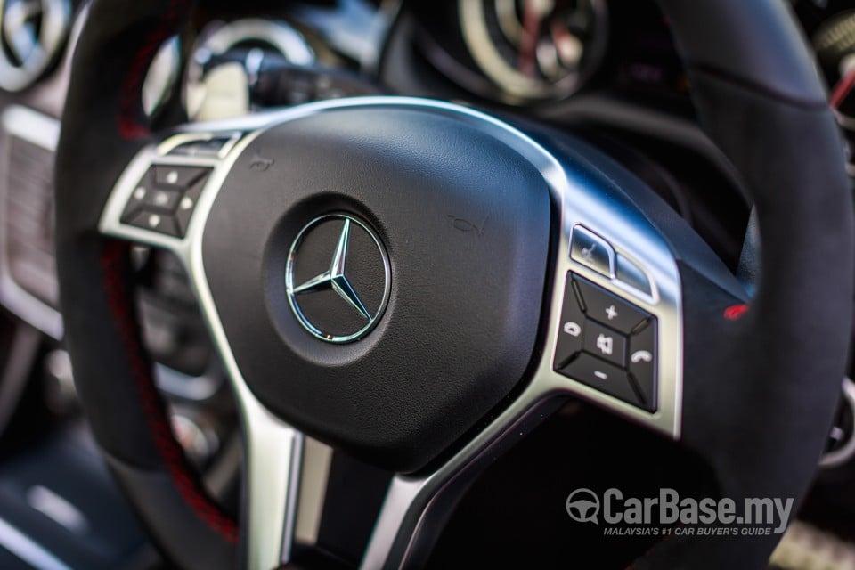 Mercedes-Benz AMG GLA X156 AMG (2014) Interior
