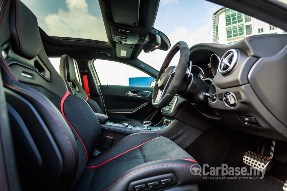 Mercedes-Benz AMG GLA X156 AMG (2014) Interior
