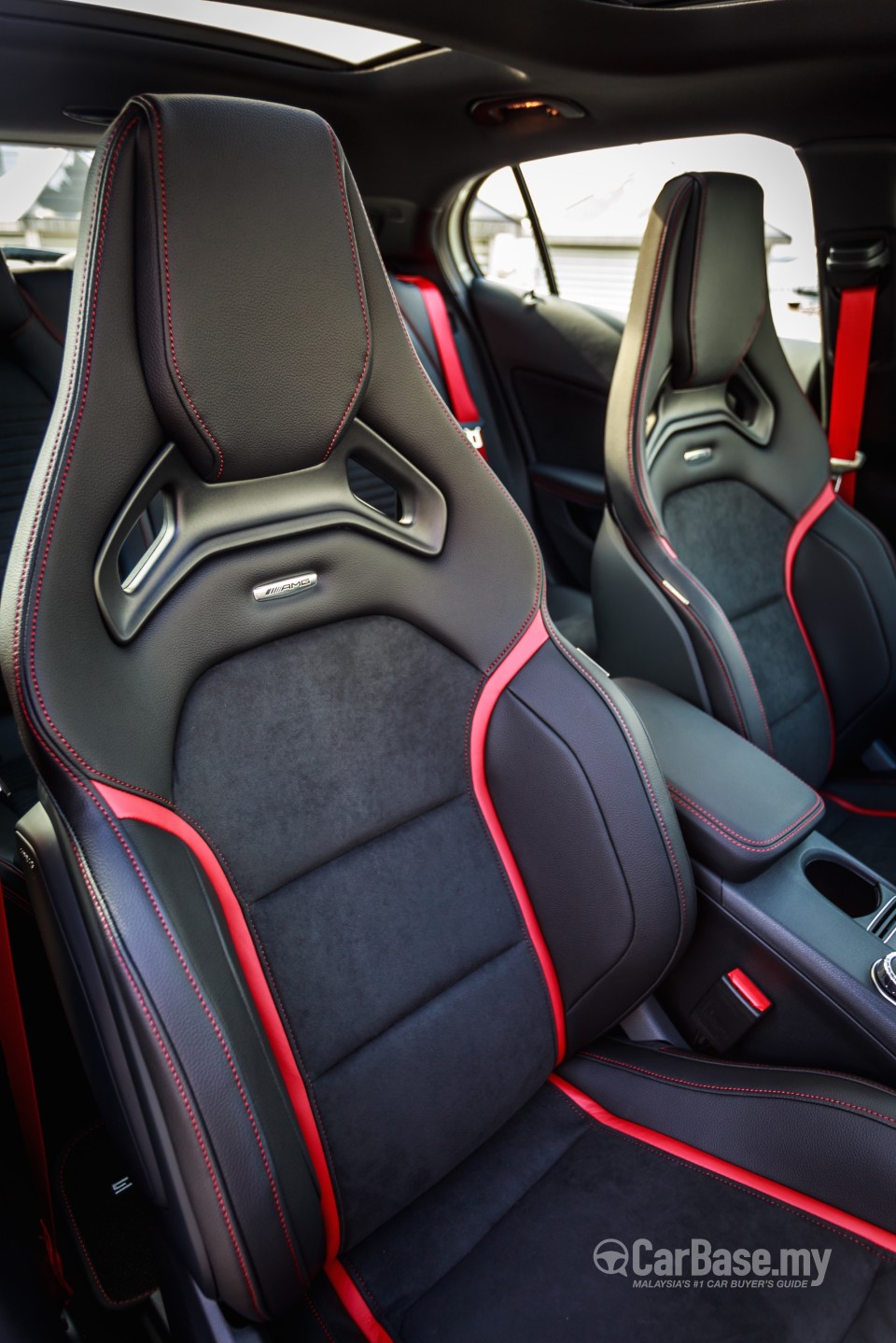 Mercedes-Benz AMG GLA X156 AMG (2014) Interior