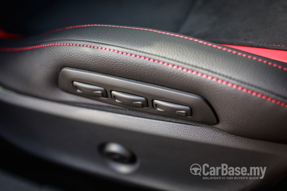Mercedes-Benz AMG GLA X156 AMG (2014) Interior