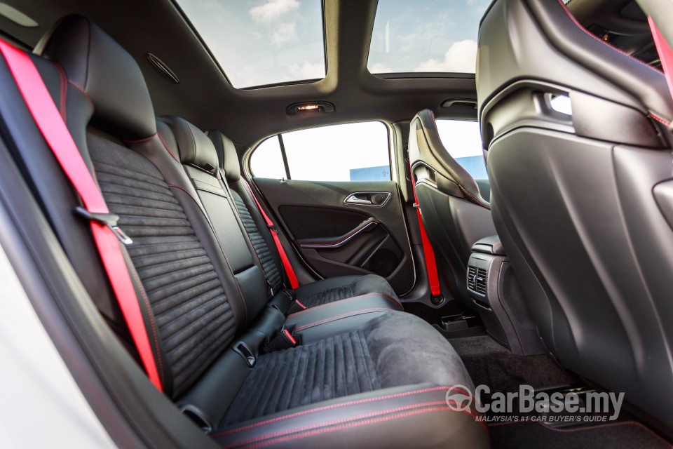 Mercedes-Benz AMG GLA X156 AMG (2014) Interior