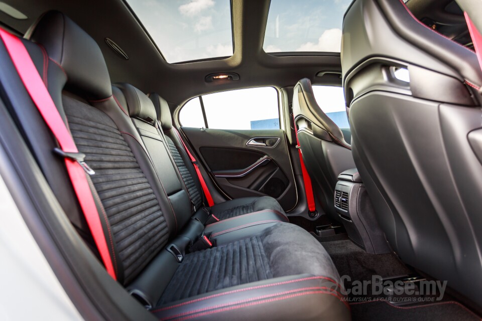 Perodua Aruz D38L (2019) Interior