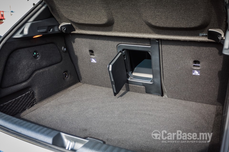 Mercedes-Benz AMG GLA X156 AMG (2014) Interior