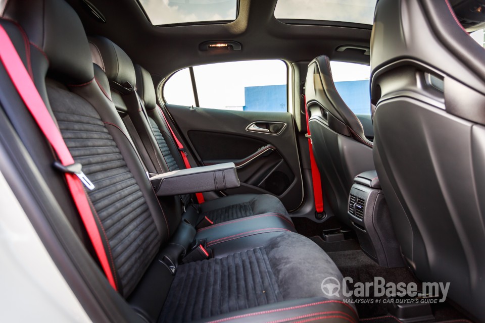 Mercedes-Benz AMG GLA X156 AMG (2014) Interior